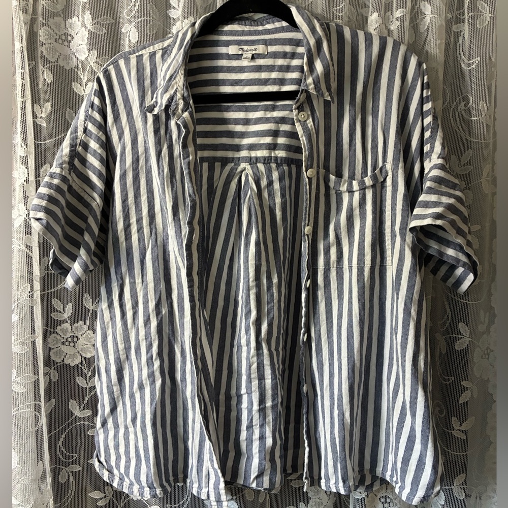 Madewell women’s Navy and White Striped Casual Shirt size large